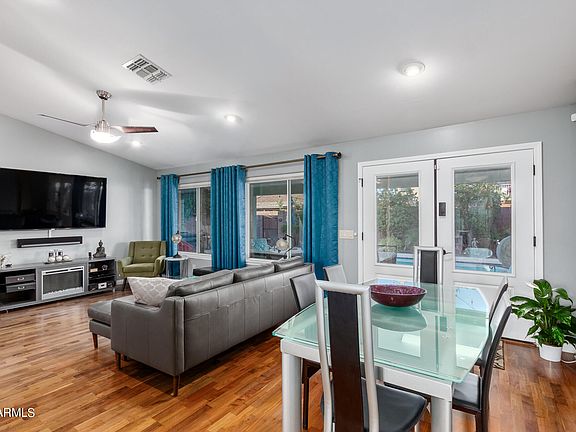 3rd image of 832 E SPANISH MOSS Lane