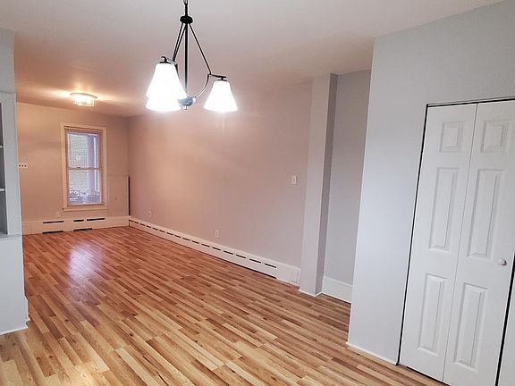3rd image of 2227 14th St SE