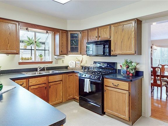 3rd image of 10376 N Pond Ln