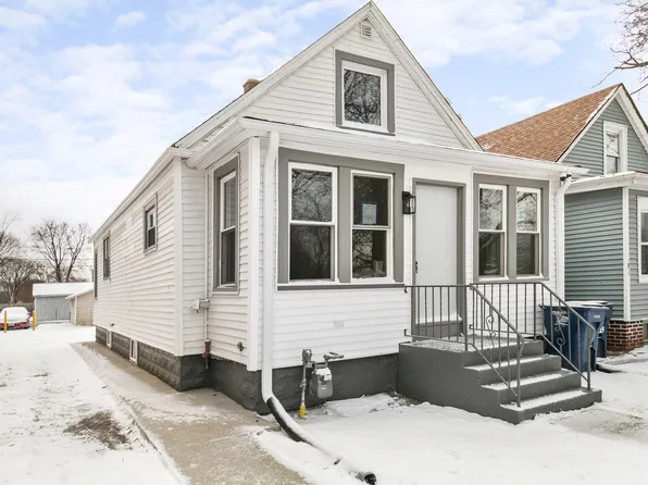 1009 8th St, Waukegan, IL 60085