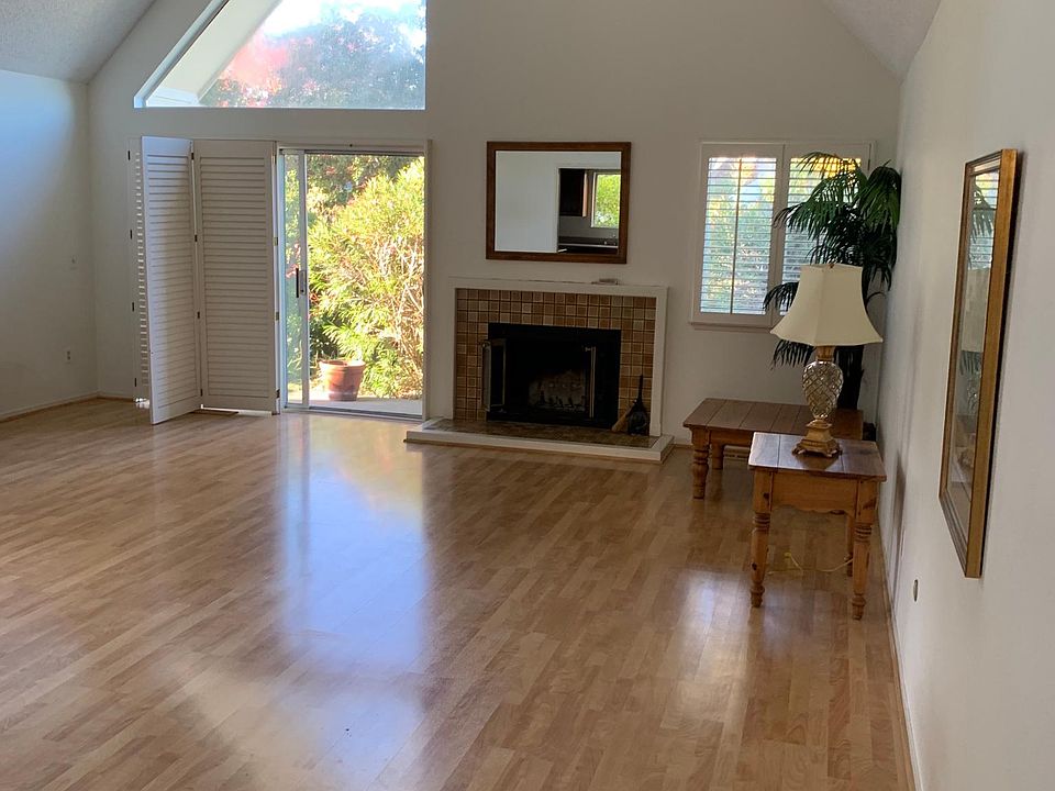 1st image of 403 Avenida Barbera
