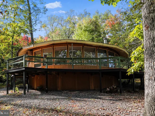 351 Featherbed Ln, Hedgesville, WV 25427