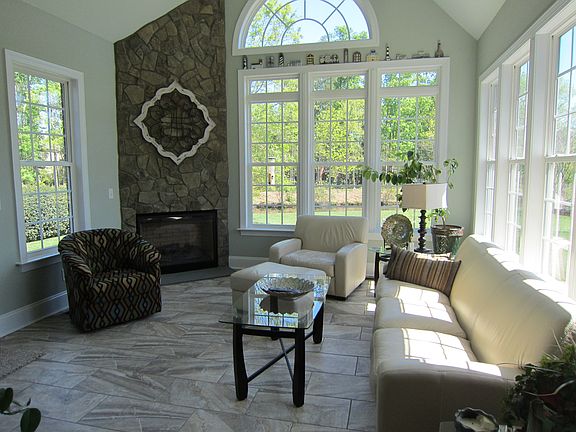 Sunroom w/ fireplace