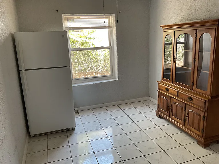 3910 La Luz Ave — Photo 8