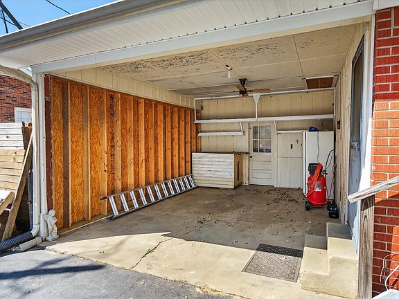 5th image of 126 Grogan Cir
