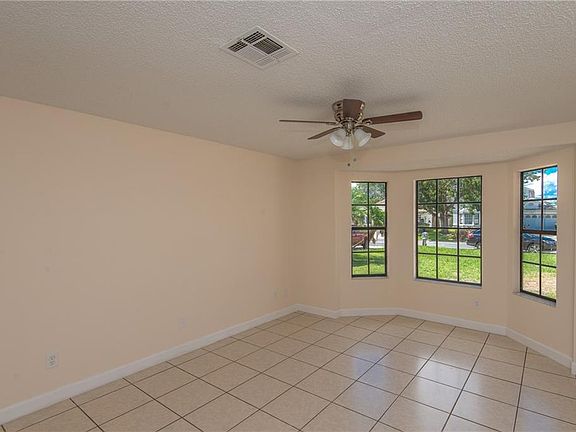 5th image of 196 N Lake Ct