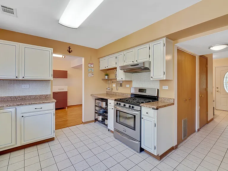 1656 Templeton Ct — Photo 17