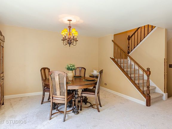 3rd image of 1989 N Heritage Cir
