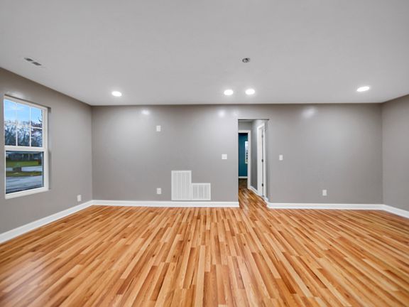 5th image of 1402 S Worth Ave