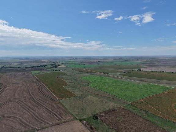 5th image of 800 Th Rd