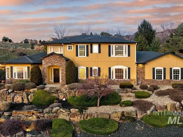6469 N Hillsboro Pl, Boise, ID 83703