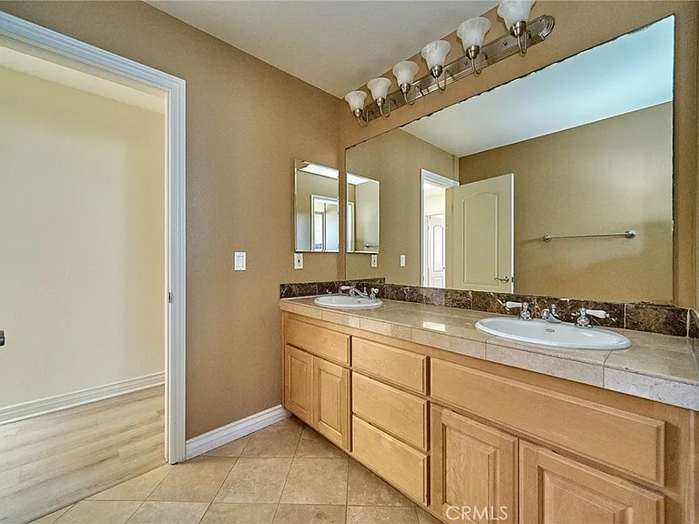 2108 Santa Fe Ave — Photo 13