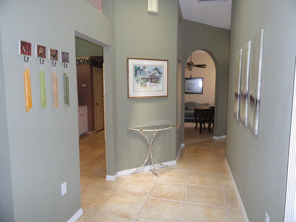 1st image of 135 Stratford Ct