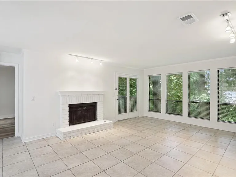 420 Warm Springs Cir #420 — Photo 2