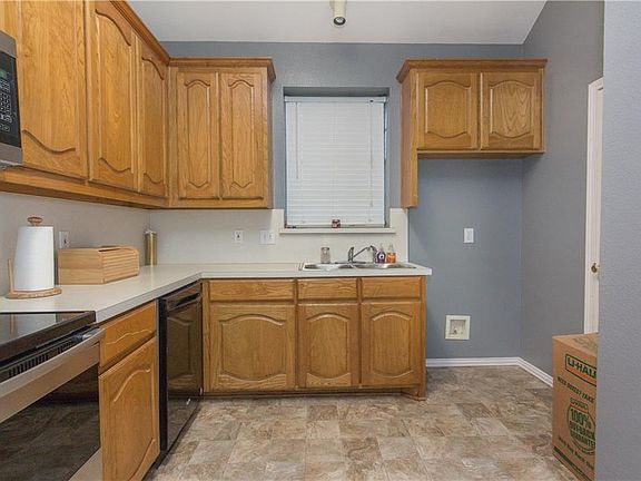 4th image of 105 Houston School Ct