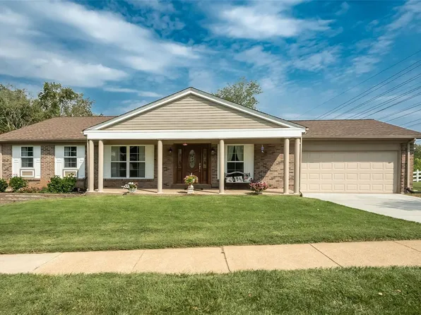 3511 Royal Hills Dr, Saint Louis, MO 63129