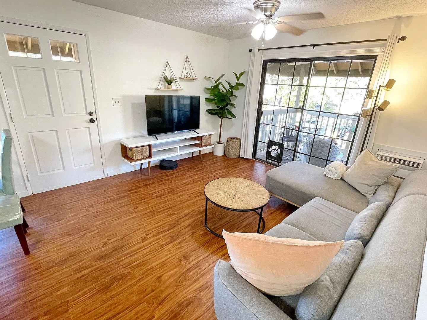 Beautifully Renovated Furnished Kihei Villages Top Floor Unit — Photo 3