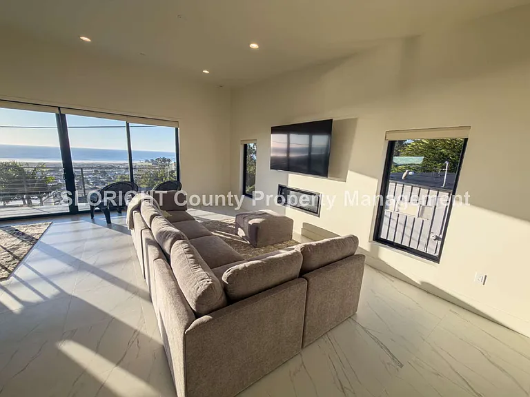 2670 Laurel Ave — Photo 5