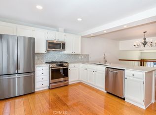 18344 Collins St Unit A, Tarzana, CA 91356