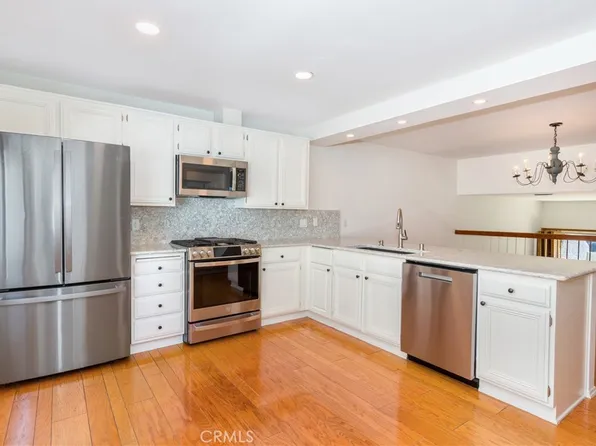 18344 Collins St Unit A, Tarzana, CA 91356