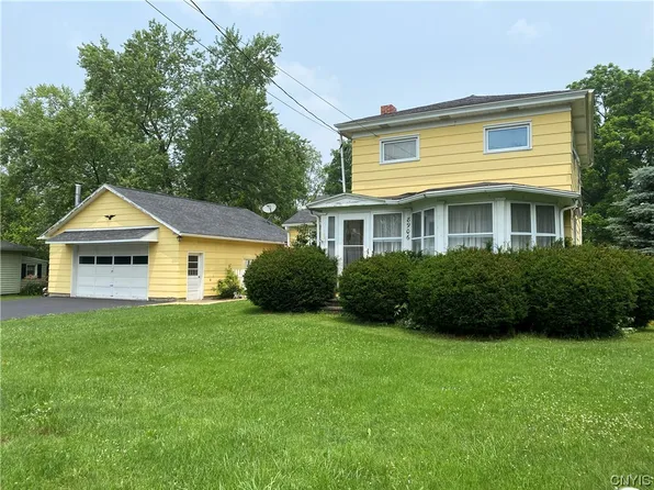 8906 Oakland St, Weedsport, NY 13166