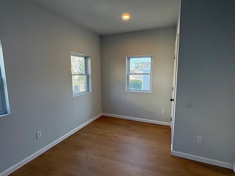 209 S Chapel St — Photo 29