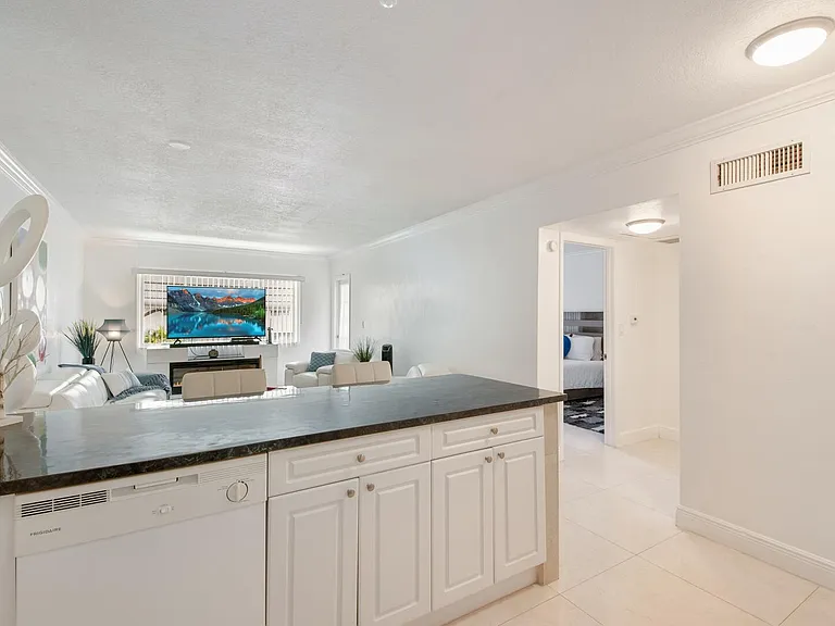 2581 N Garden Dr #206 — Photo 10