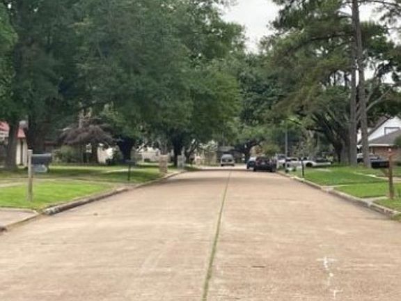 Exterior Neighborhood (street photo)