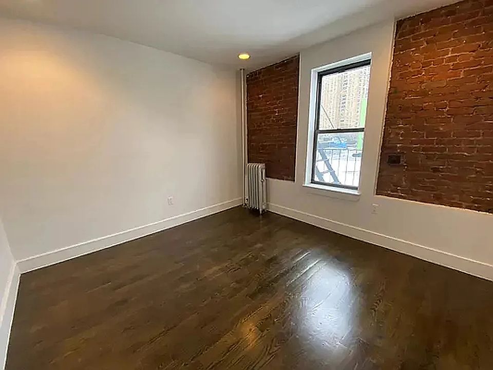 1st image of 125 Sterling St #33