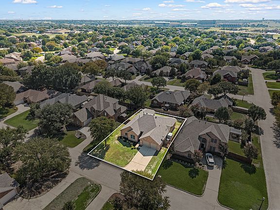 4th image of 329 Village Trl