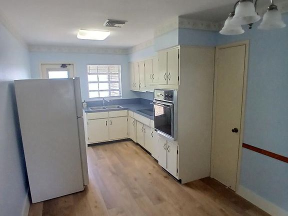 4th image of 881 SE 2nd Ct