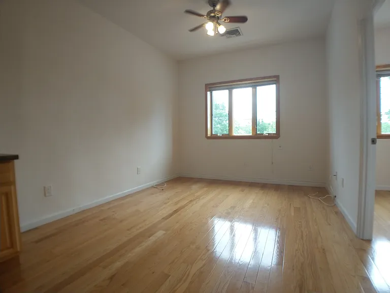 115 Dahlgren Pl #2 — Photo 3