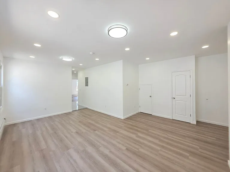 142 Fremont Ave #1 — Photo 9