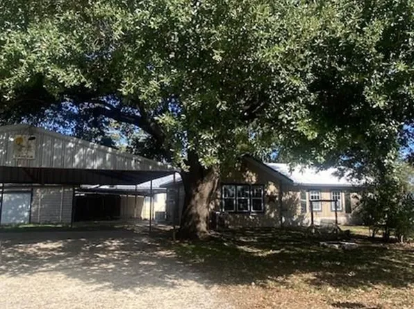 214 S Hackberry Ave, Luling, TX 78648