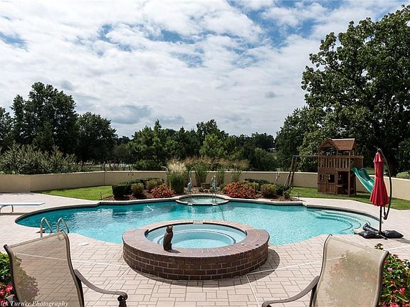 3rd image of 22 W Pinnacle Dr