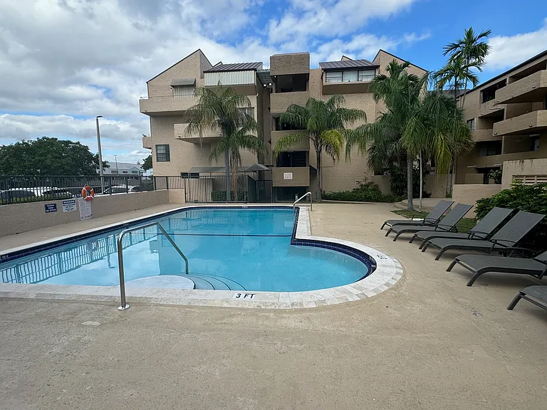 10500 SW 108th Ave #B303 — Photo 20