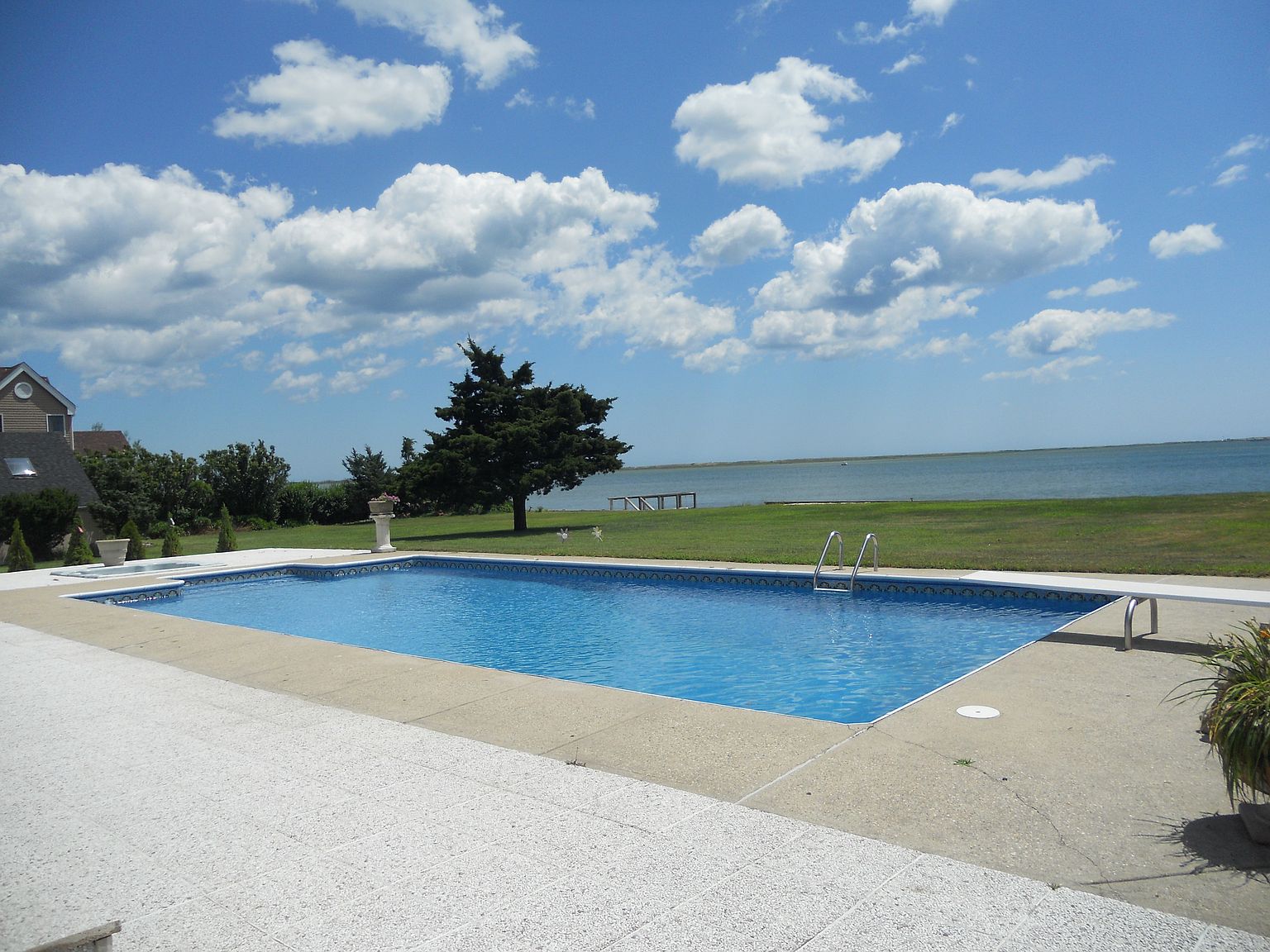 6 Last Ln, Hampton Bays, NY 11946 Zillow