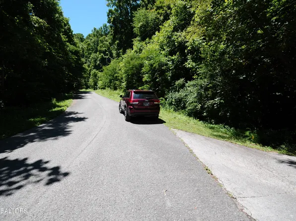 Wolfe Run Ln, Caryville, TN 37714