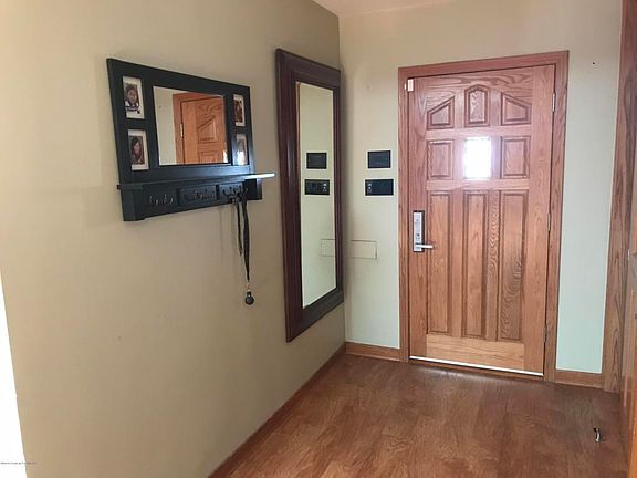 3rd image of 10900 Whitegate Ave