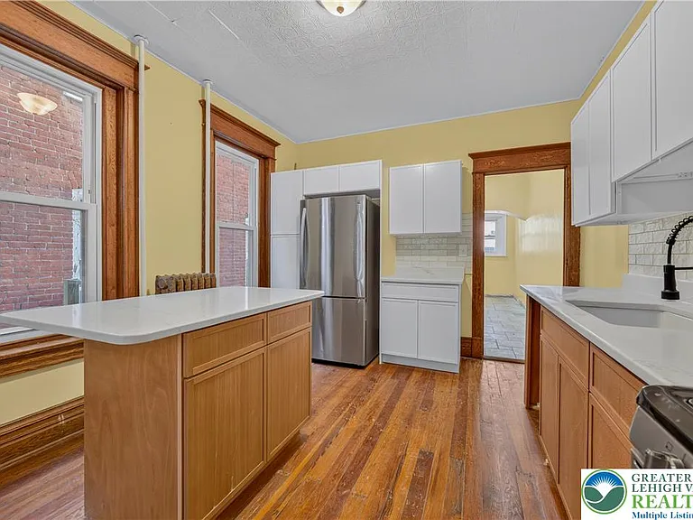 121 S 14th St — Photo 9