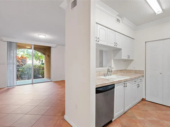 19701 E Country Club Dr #5105, Aventura, FL 33180
