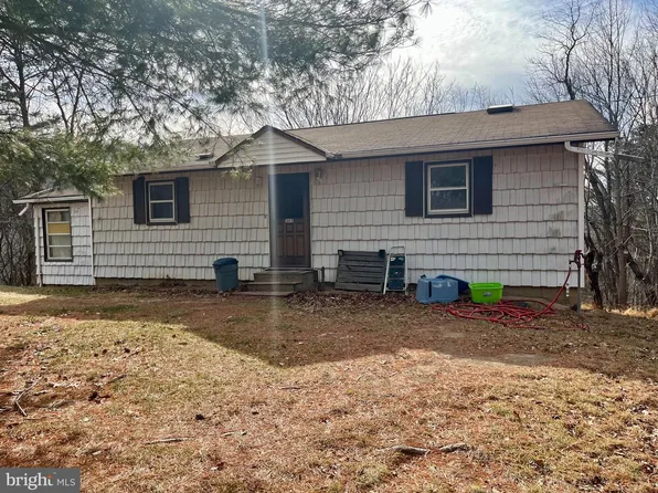 305 Rickard Pl, Rileyville, VA 22650