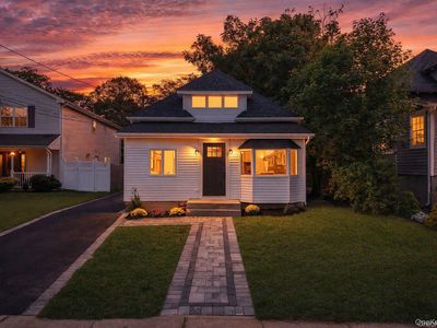 15 E Hamilton Avenue, Massapequa, NY, 11758
