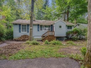 53 Lonaconing Rd, Highland Lakes, NJ 07422