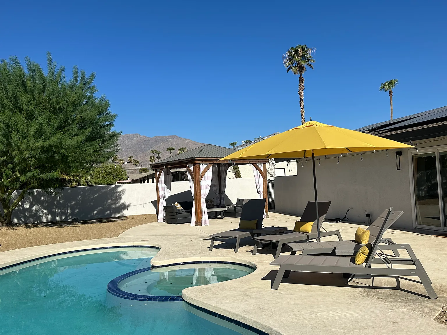 2897 E San Marino Rd — Photo 2