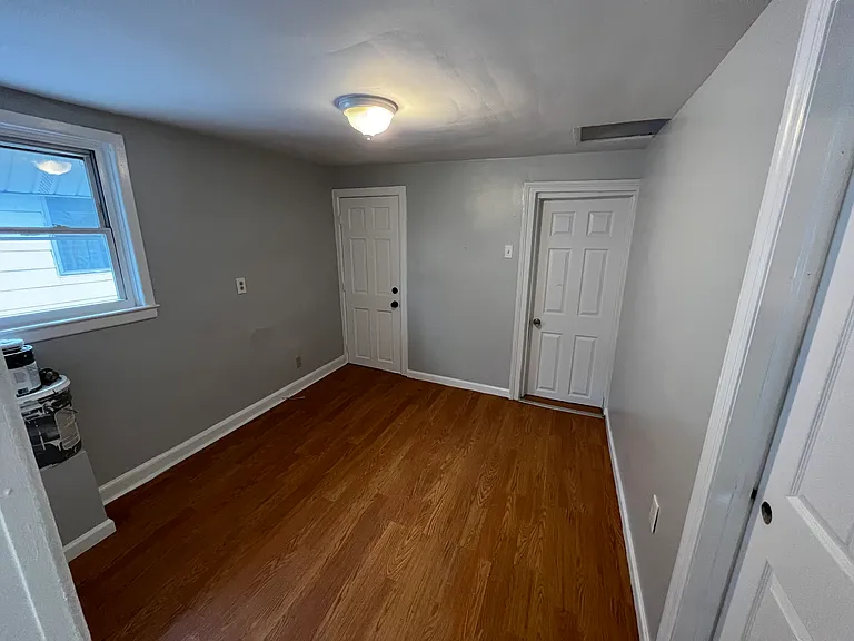 594 Christopher St #1 — Photo 6