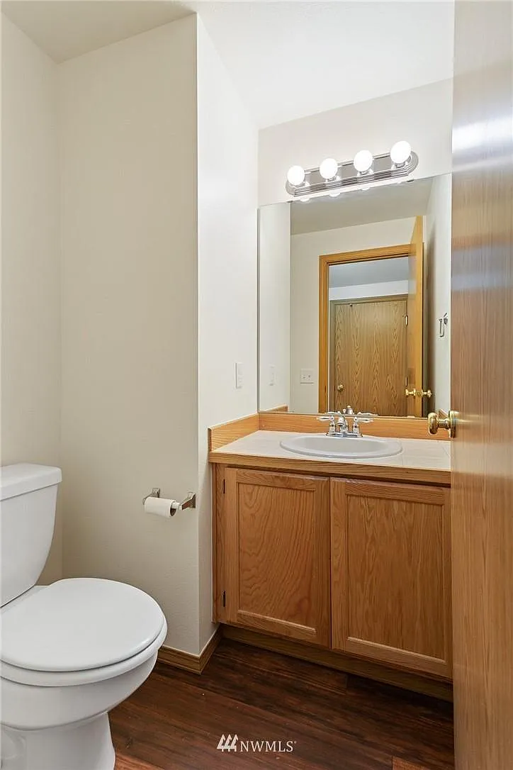 4 bed, 1900 sqft, $3,650 — Photo 3