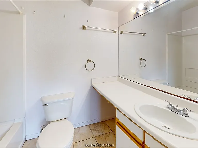 529 Sw Pkwy #102 — Photo 21