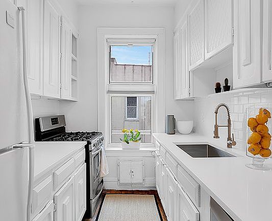 5th image of 469 Eastern Pkwy APT M