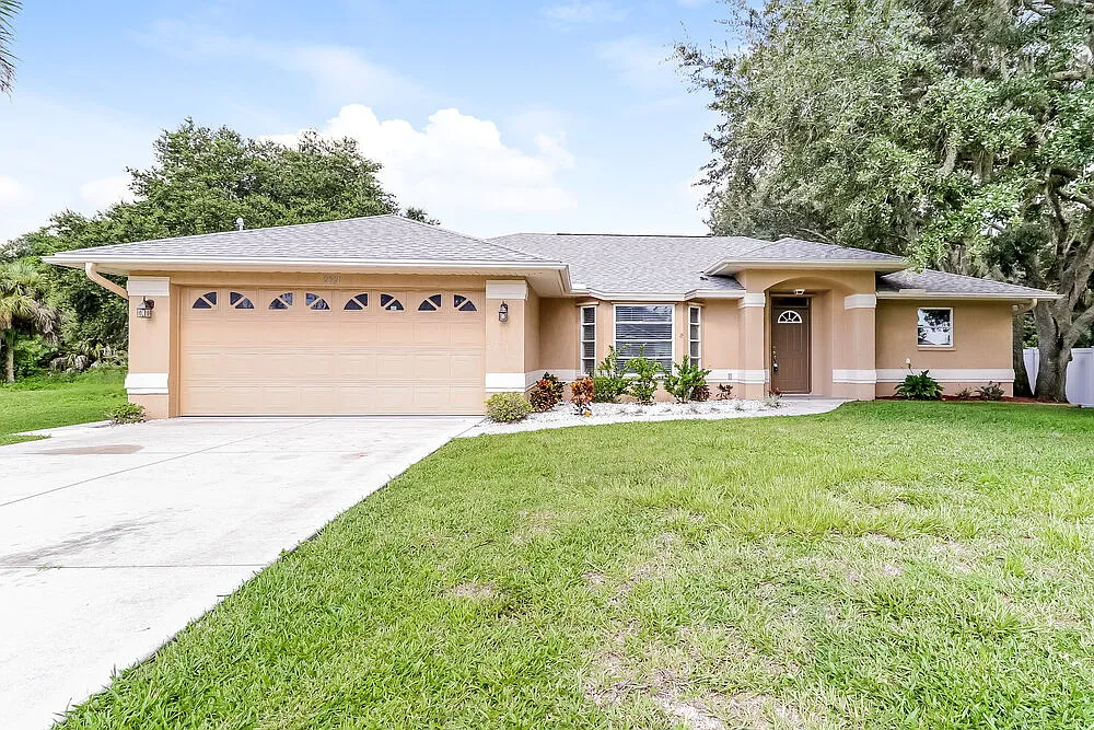 3 bed, 2.0 bath, 1542 sqft, $2,050 — Photo 1